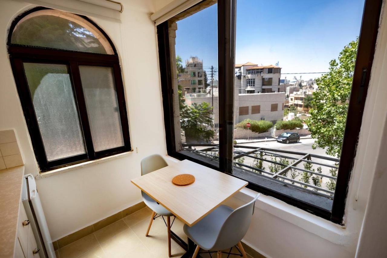 Julia'S Hotel Suites Amman Buitenkant foto